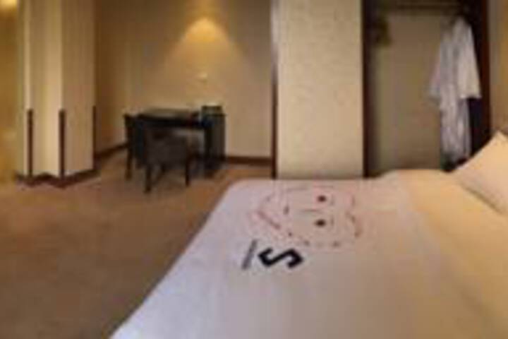 Room 16 of 41