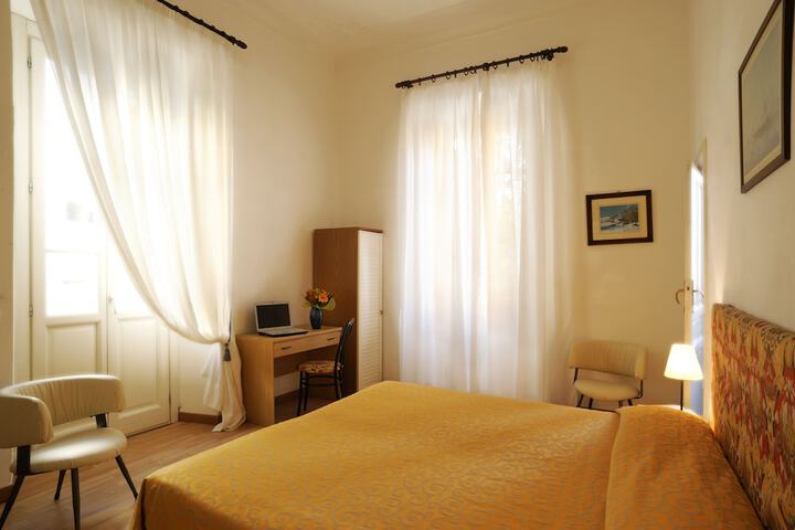 Room 9 of 31