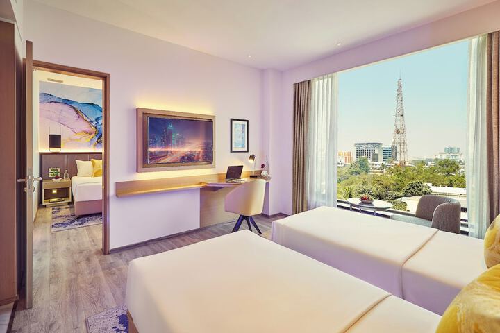 Room 14 of 27