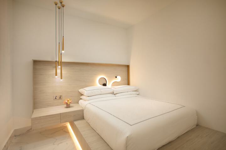 Room 27 of 195