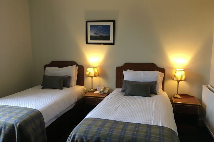 Room 33 of 153