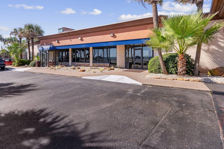 Exterior of Beachfront Palms Resort Galveston an Ascend Collection Hotel