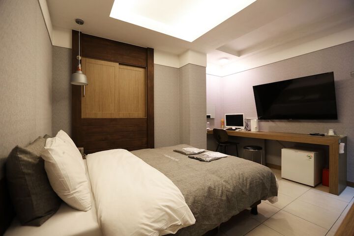 Room 18 of 44