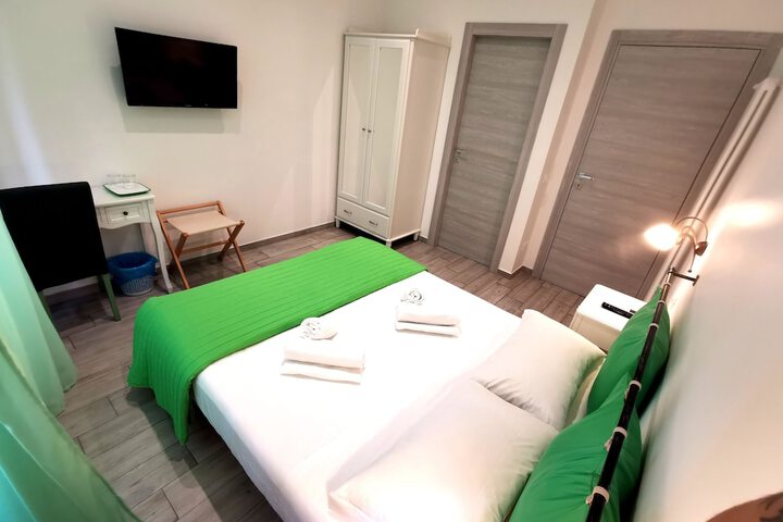 Room 2 of 22