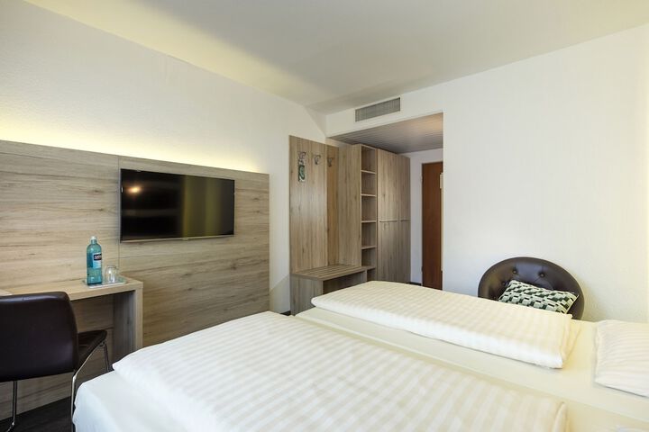 Room 21 of 99