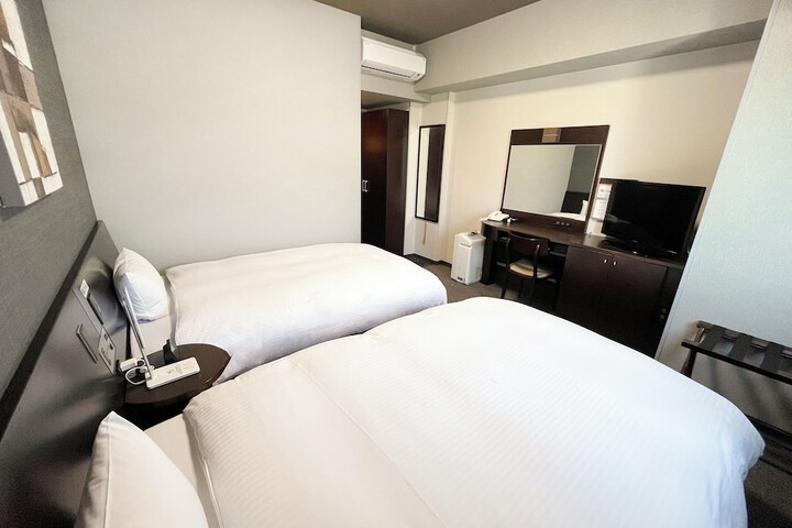 Room 18 of 35
