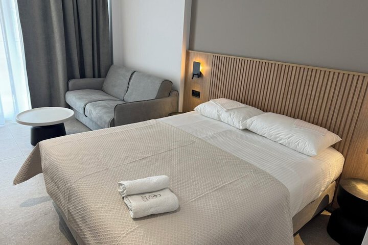 Room 8 of 19