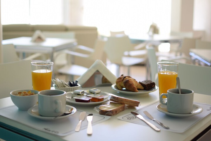Breakfast/Coffee Service 51 of 64