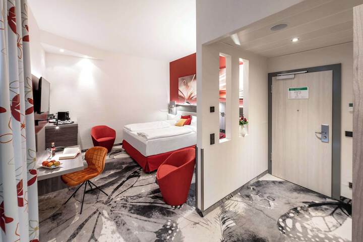Room 21 of 117