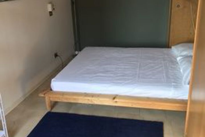 Room 8 of 17