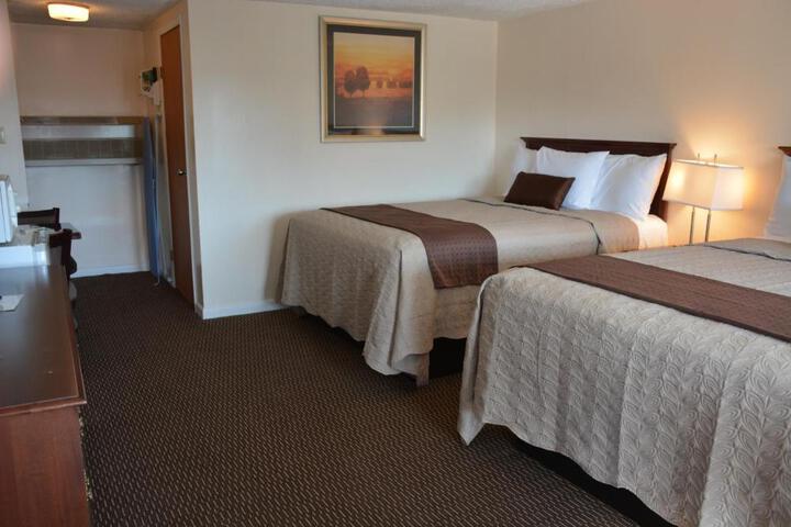 2 Queen Beds (3 of 3)