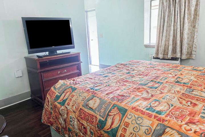 Room 27 of 110