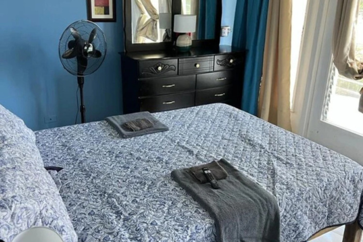 Room 6 of 18