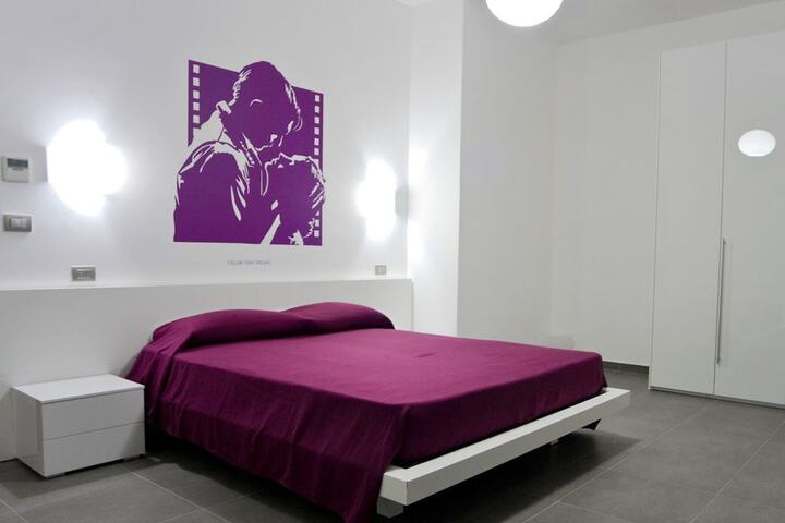 Room 4 of 27