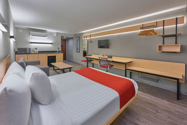 Room 9 of 36