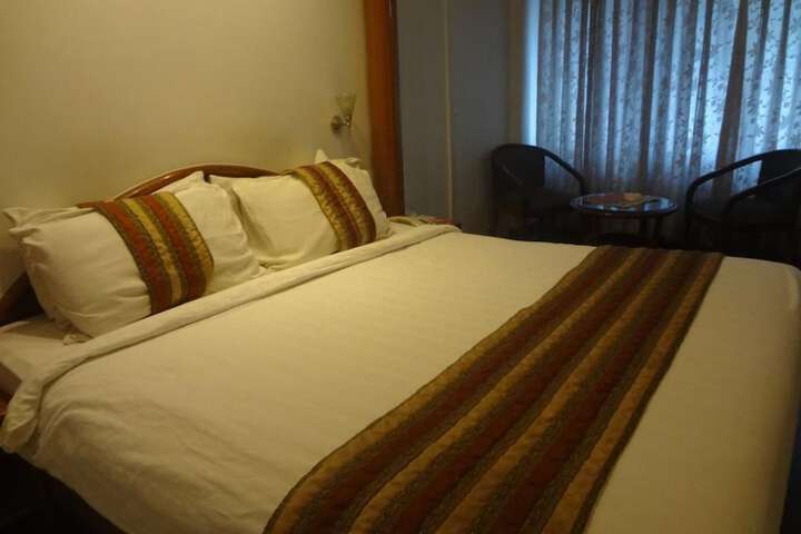 Room 12 of 33