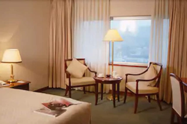Room 17 of 43