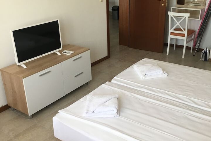 Room 8 of 61