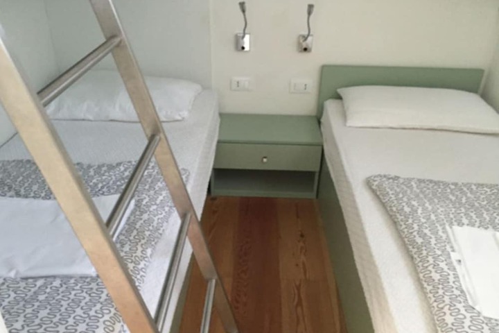 Room 34 of 227