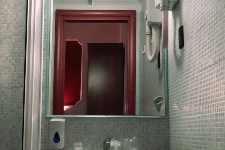 Room 32 of 54