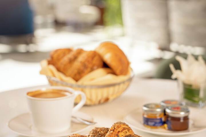 Breakfast/Coffee Service 102 of 128