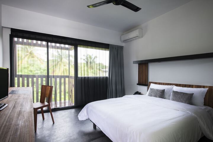 Room 10 of 37