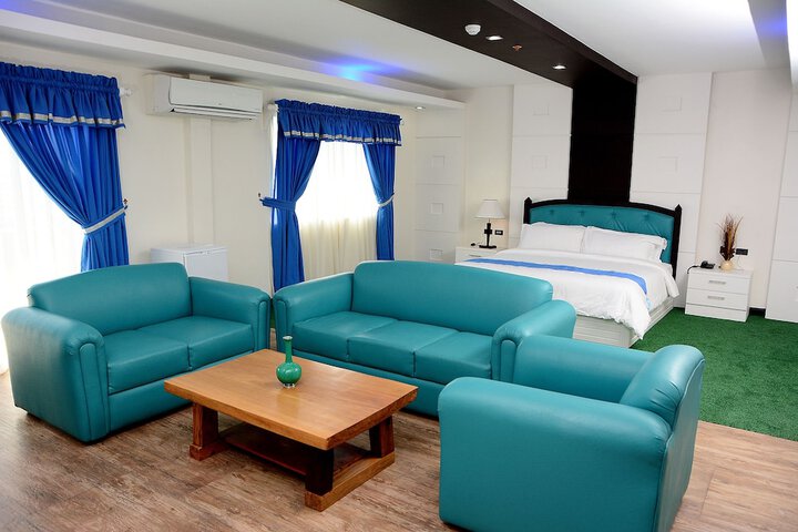 Room 13 of 23