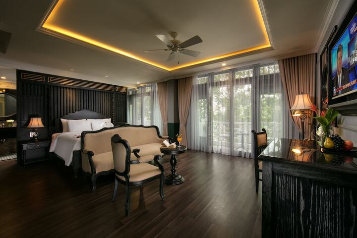 Room 4 of 105