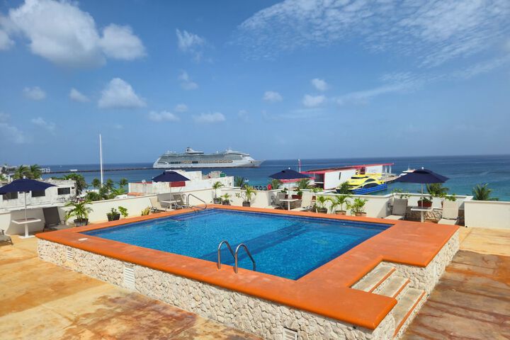 Hotel with Pool