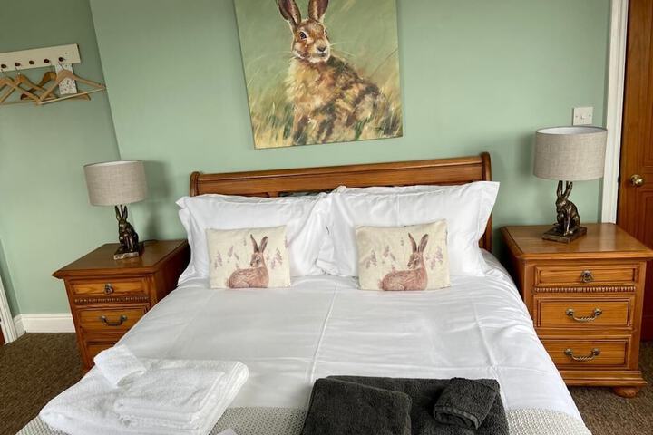 Room 7 of 18