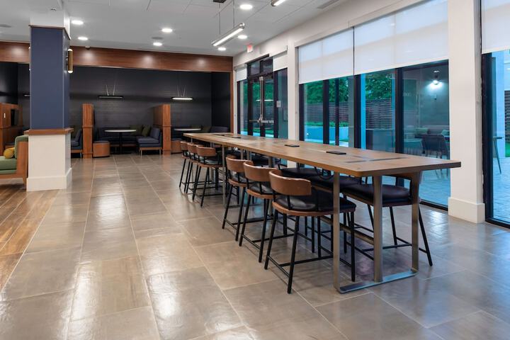 Lobby lounge
