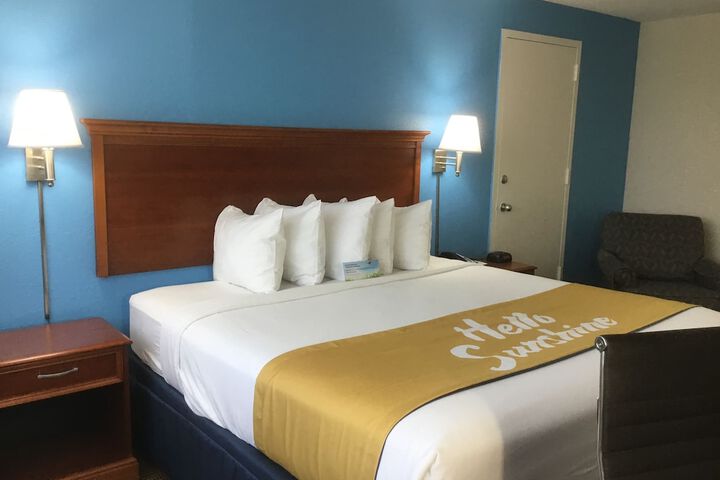 Room 15 of 53