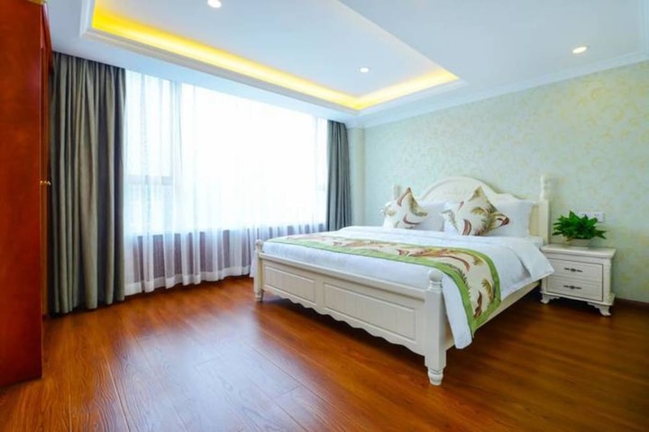 Room 6 of 17