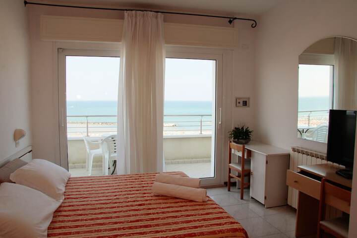 Room 11 of 37