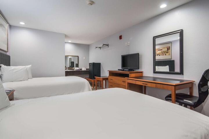2 Double Beds (3 of 15)