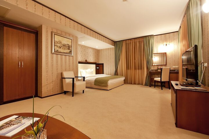 Room 6 of 51
