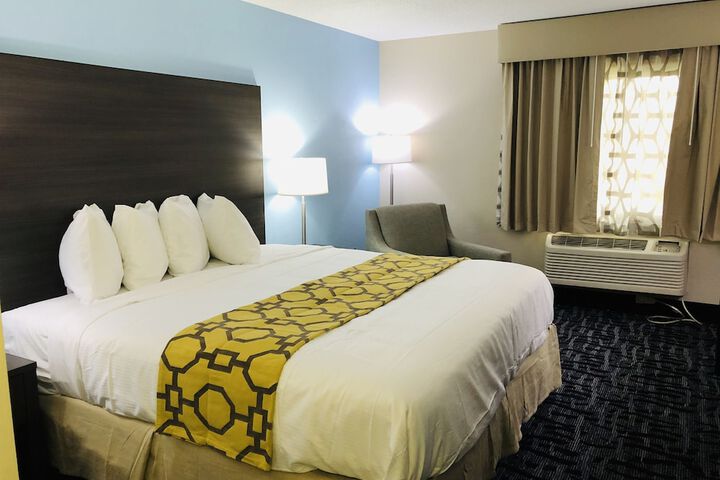 1 King Bed (2 of 19)