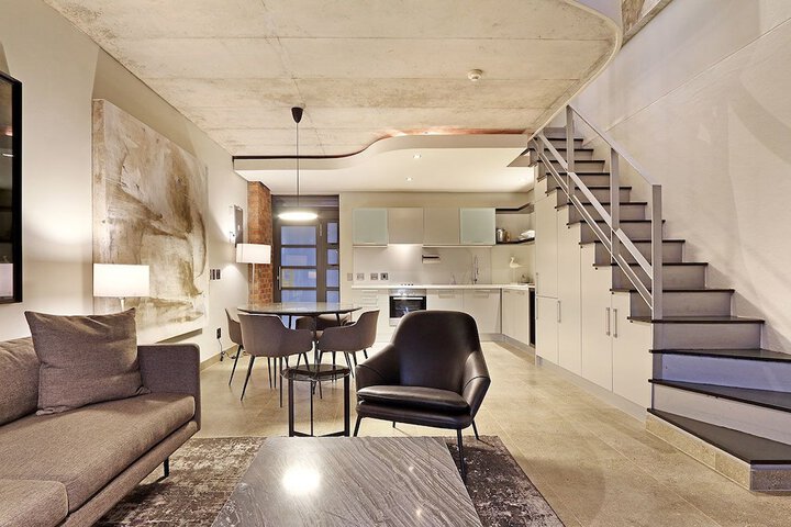 Room 6 of 18
