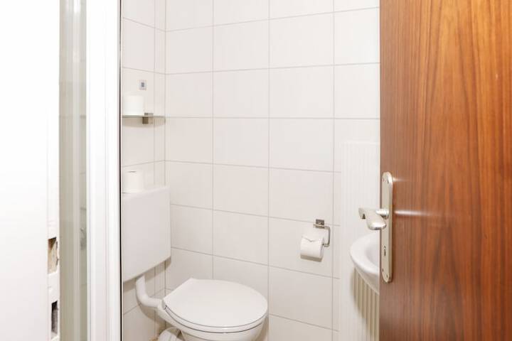 Room 9 of 16