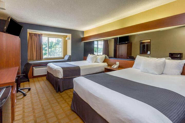 1 Queen Bed (11 of 15)