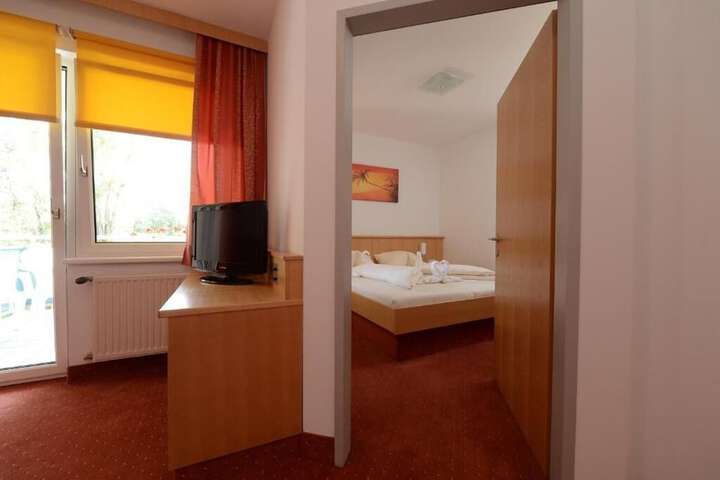 Room 6 of 61