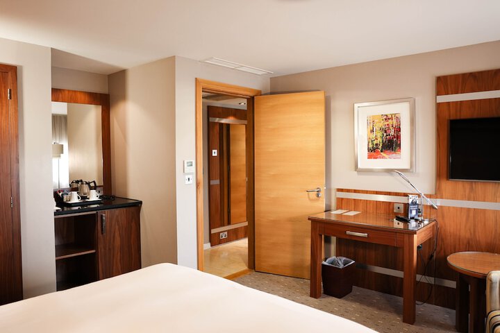 Room 5 of 121
