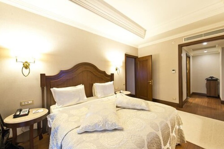 Room 6 of 26