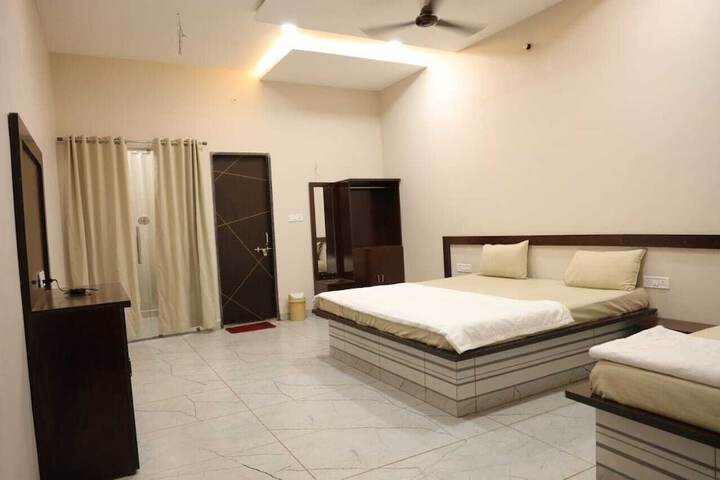 Room 3 of 23
