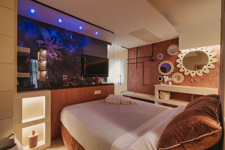 Room 2 of 15