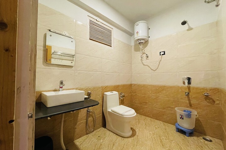 Room 53 of 59