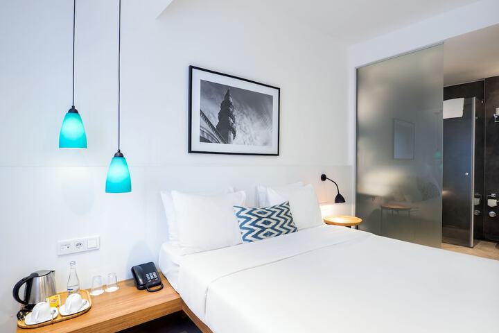 Room 8 of 44