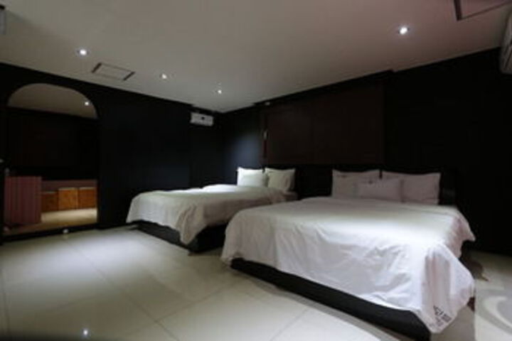 Room 47 of 78