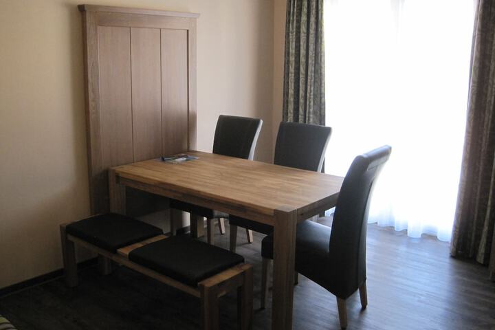 Room 8 of 18