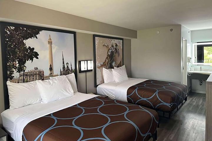 Double Accessible King Size Bed (2 of 7)